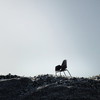 Houe Falk stol med armlæn, sort/sort, mørkegrå sædepolstring